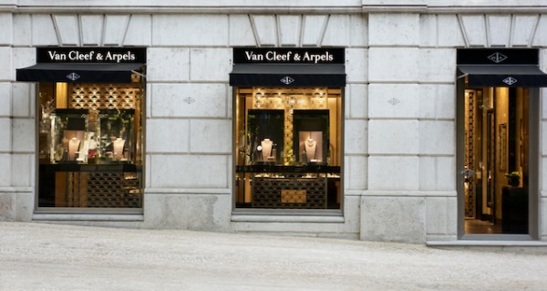 A Van Cleef & Arpels apresenta um novo espaço em Lisboa, na mais bela avenida da capital portuguesa.