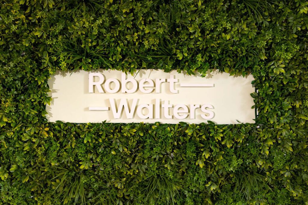 A empresa global de soluções de talento Robert Walters celebra 40 anos no mercado