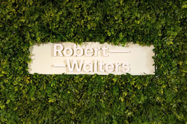 A empresa global de soluções de talento Robert Walters celebra 40 anos no mercado